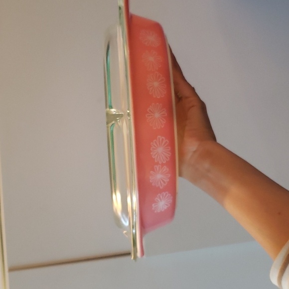 Vintage 1950s Pyrex pink and white Daisy divided casserole dish with divided lid - Picture 1 of 12